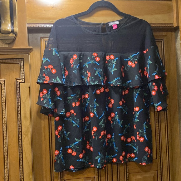 VINCE CAMUTO Floral Mesh Yoke Oversized Blouse Size Small - Picture 3 of 14